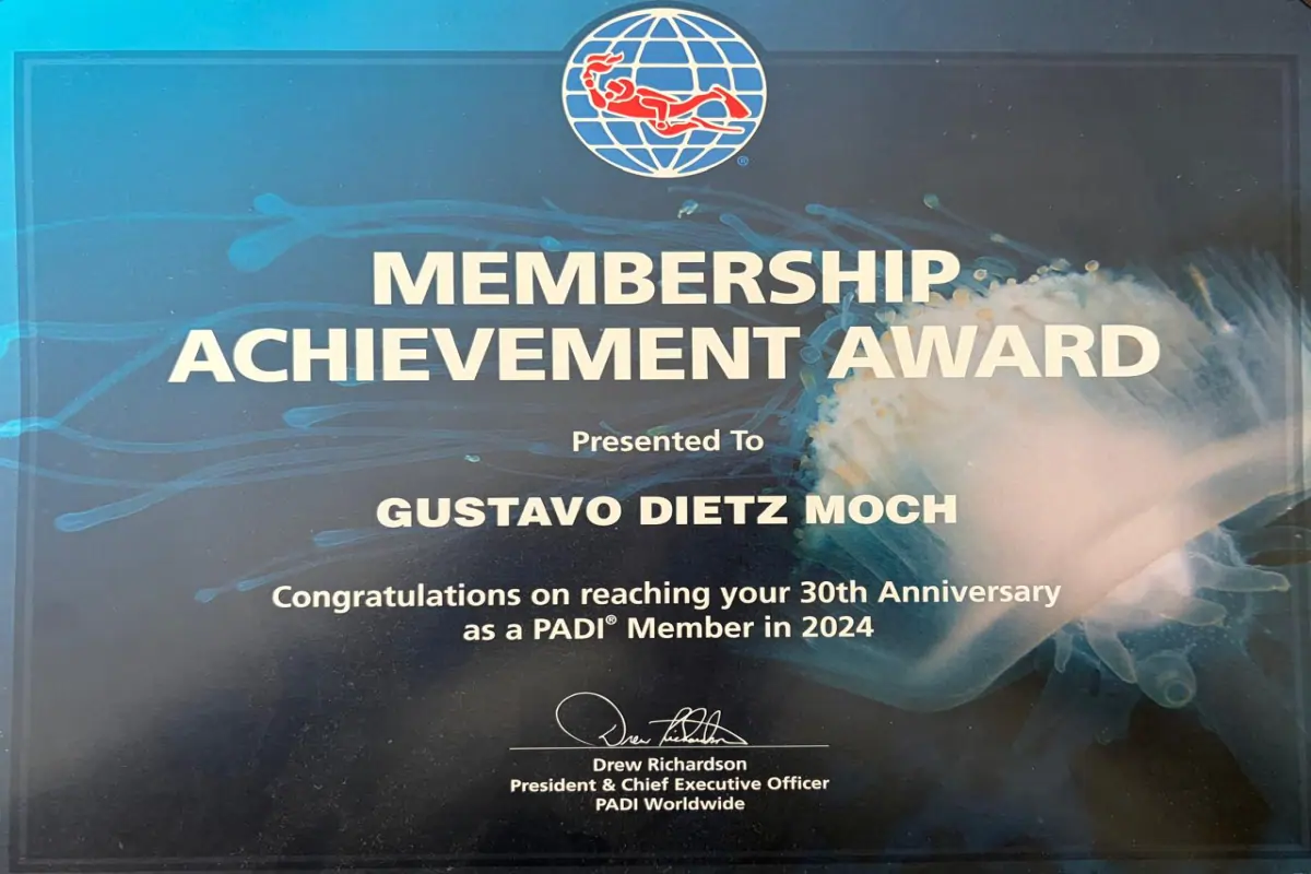 Reconocimiento de instructor de buceo PADI 30 años